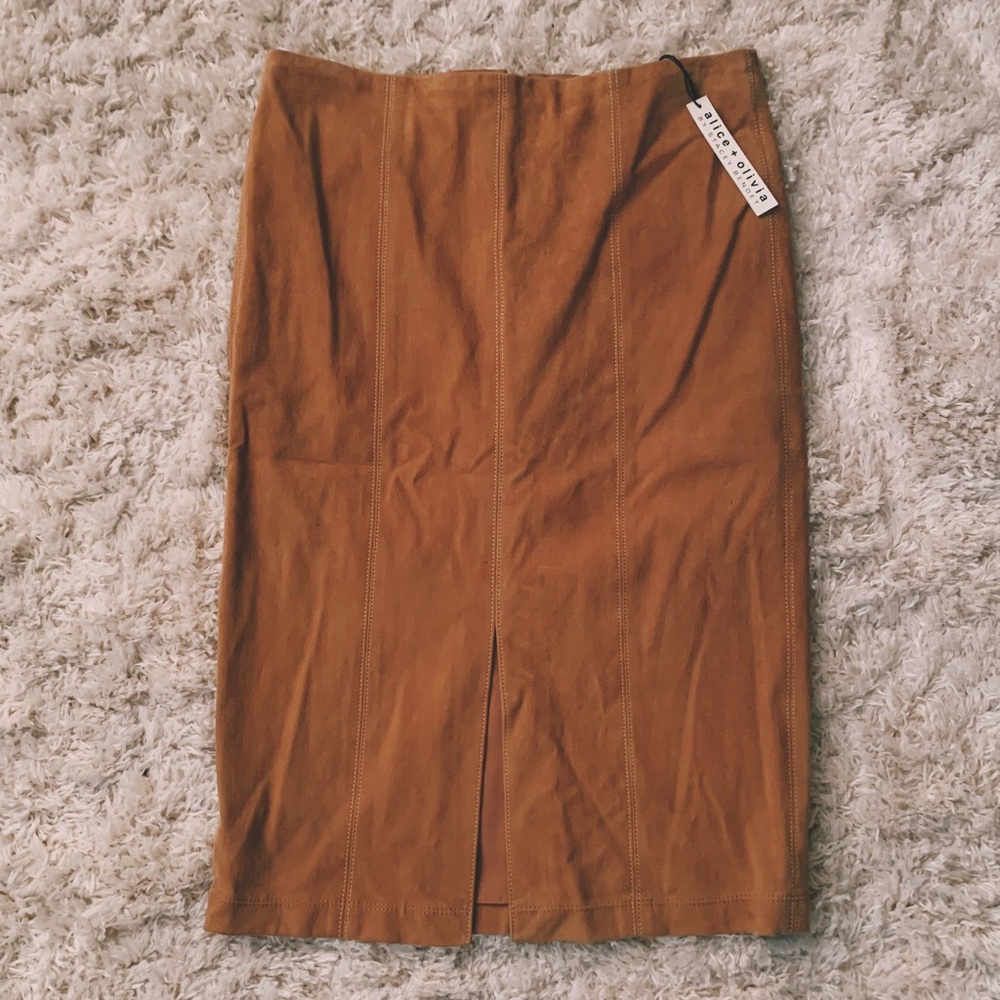Alice and Olivia size 10 tan suede skirt